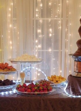 pretty-chocolate-fountain-ccs-sweet-sensations